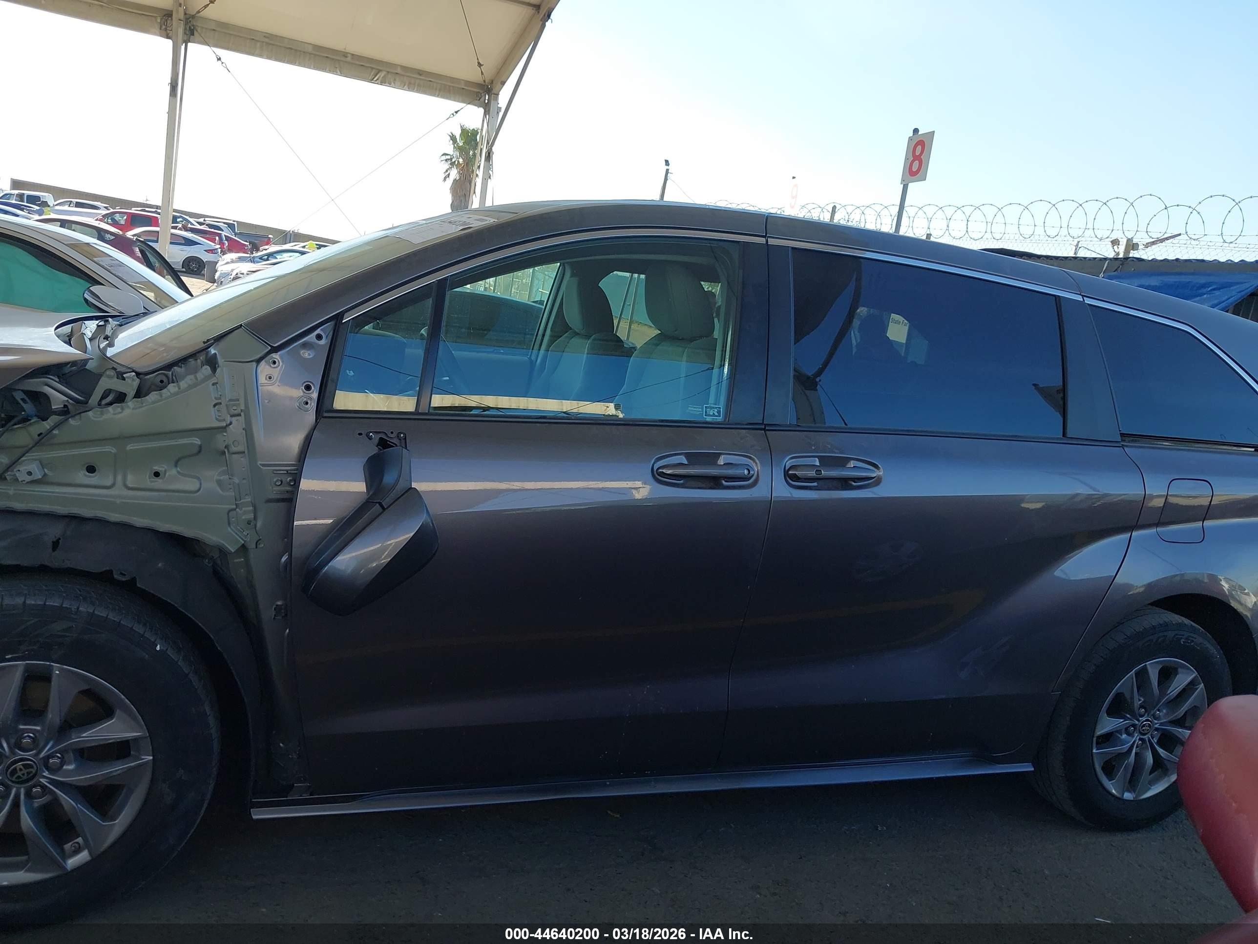 2023 TOYOTA SIENNA LE