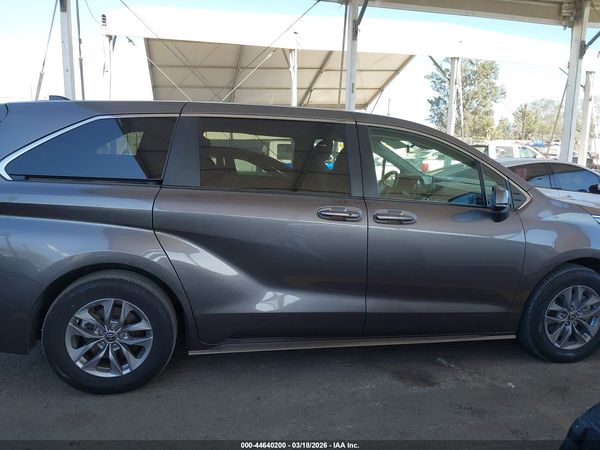 2023 TOYOTA SIENNA LE