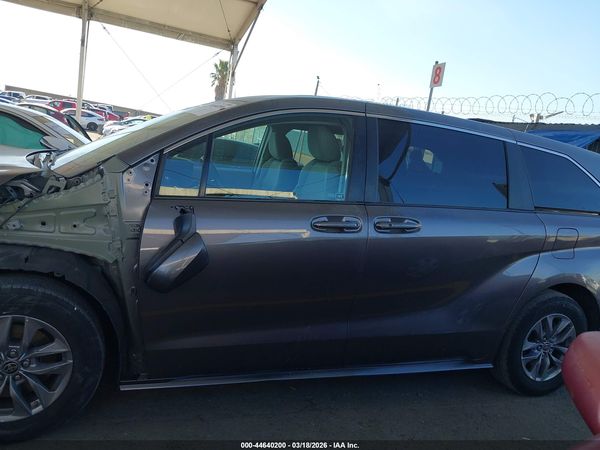 2023 TOYOTA SIENNA LE