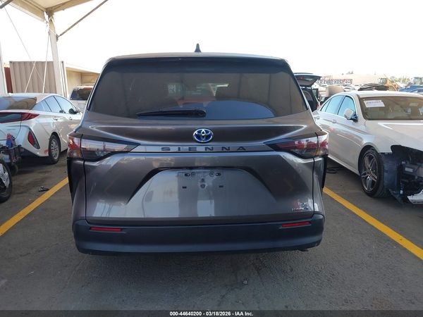 2023 TOYOTA SIENNA LE
