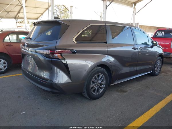 2023 TOYOTA SIENNA LE