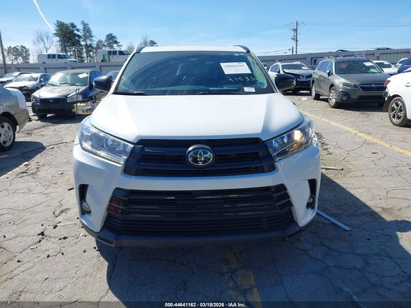 2019 TOYOTA HIGHLANDER SE