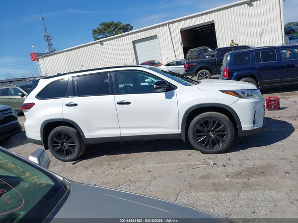 2019 TOYOTA HIGHLANDER SE