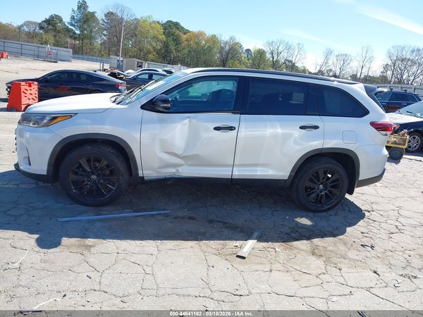 2019 TOYOTA HIGHLANDER SE