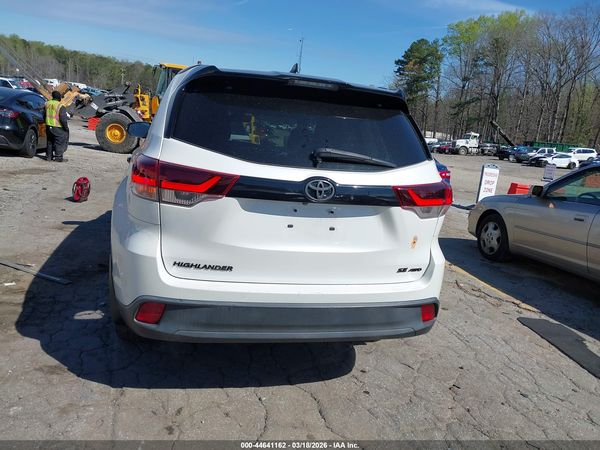 2019 TOYOTA HIGHLANDER SE