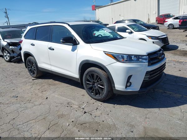 2019 TOYOTA HIGHLANDER SE