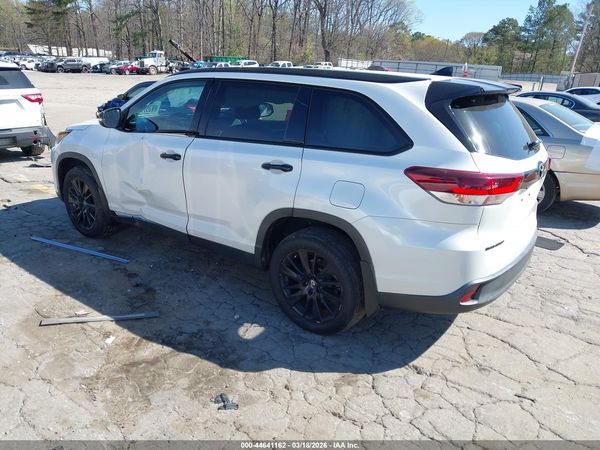 2019 TOYOTA HIGHLANDER SE