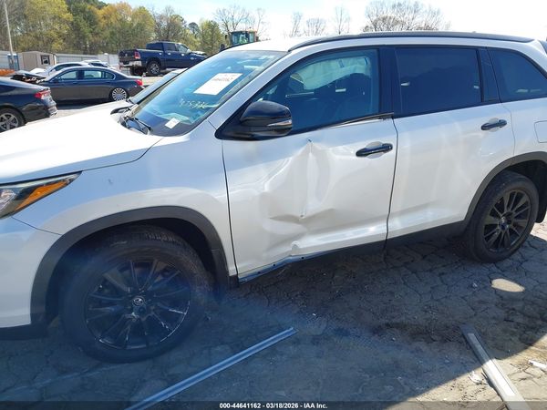 2019 TOYOTA HIGHLANDER SE