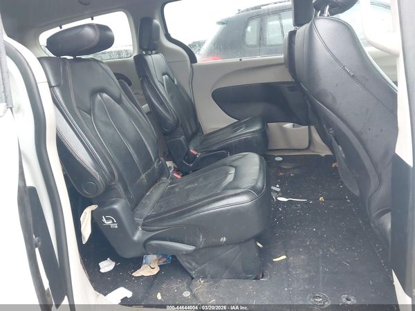 2020 CHRYSLER PACIFICA TOURING L — I8
