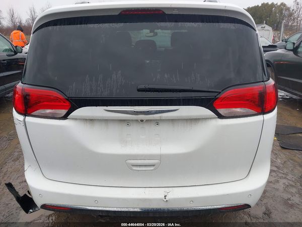 2020 CHRYSLER PACIFICA TOURING L — I119