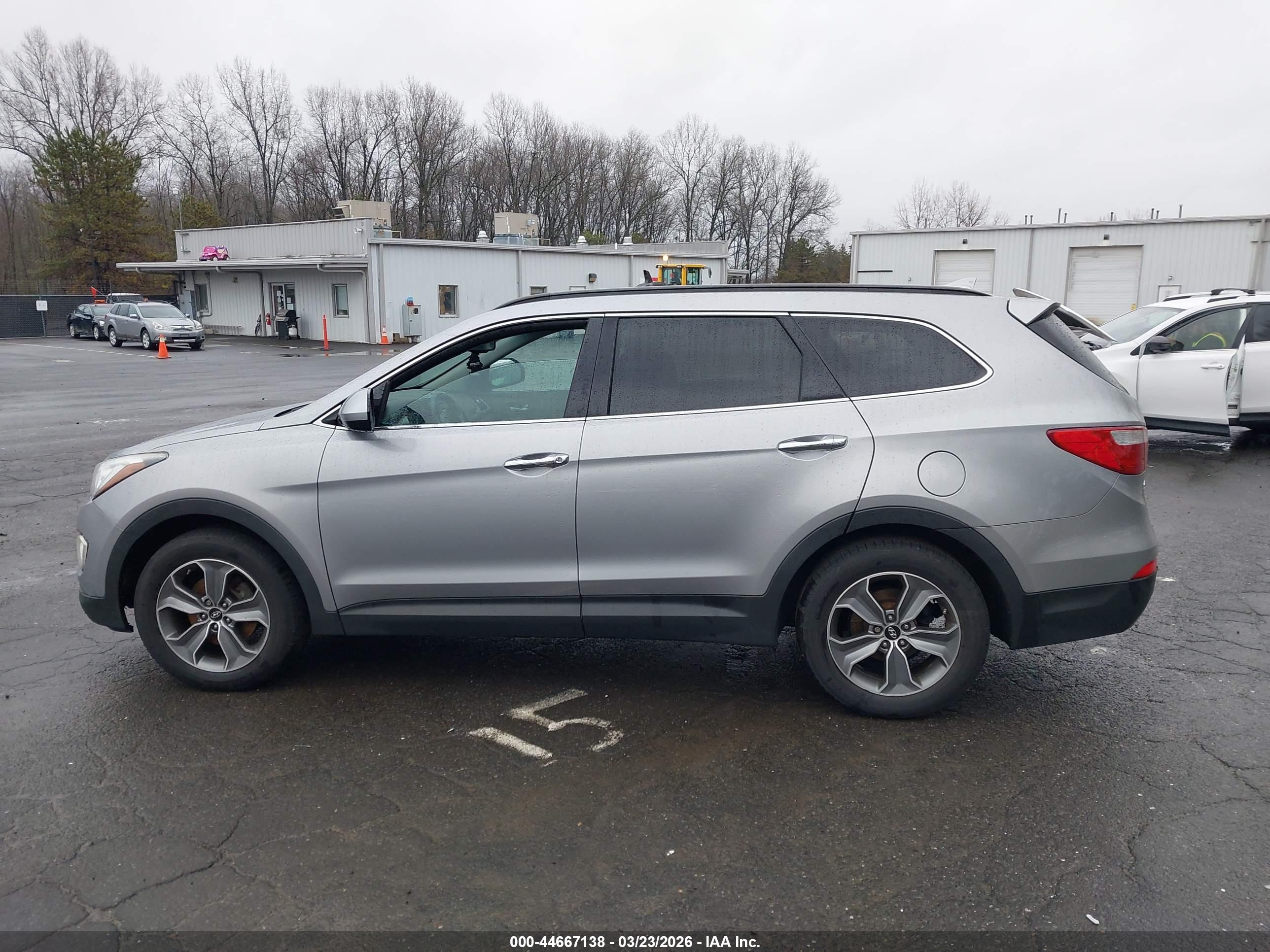 2016 HYUNDAI SANTA FE SE