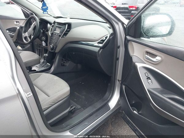 2016 HYUNDAI SANTA FE SE