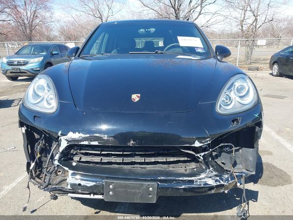 2014 PORSCHE CAYENNE