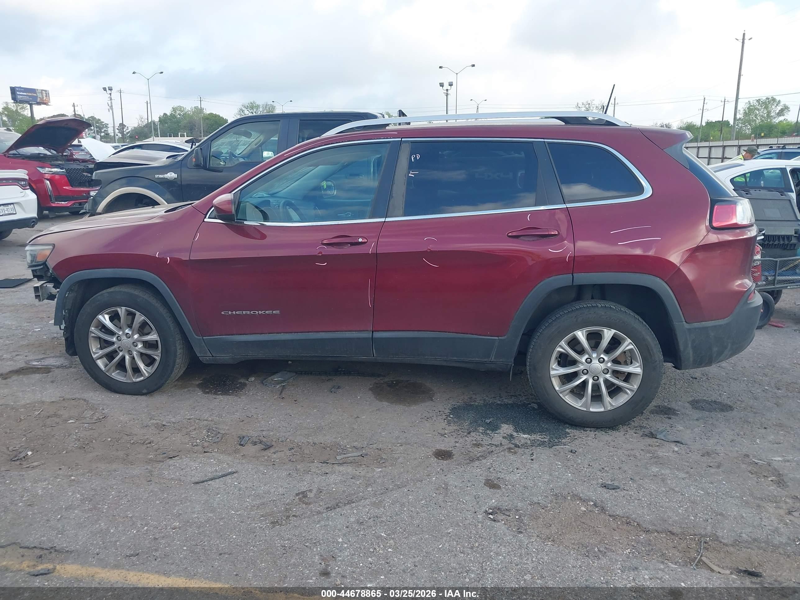 2019 JEEP CHEROKEE LATITUDE FWD