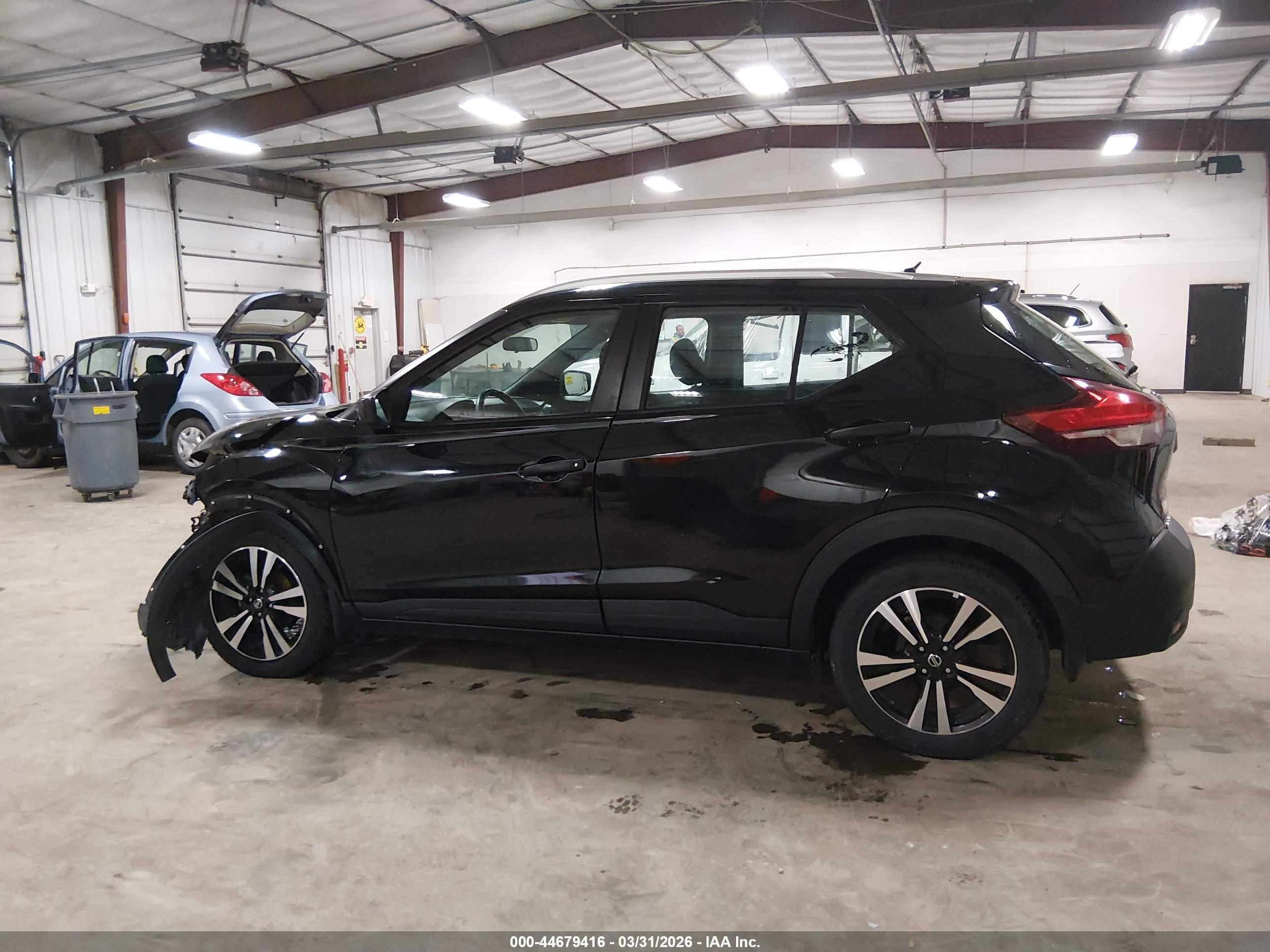 2019 NISSAN KICKS S