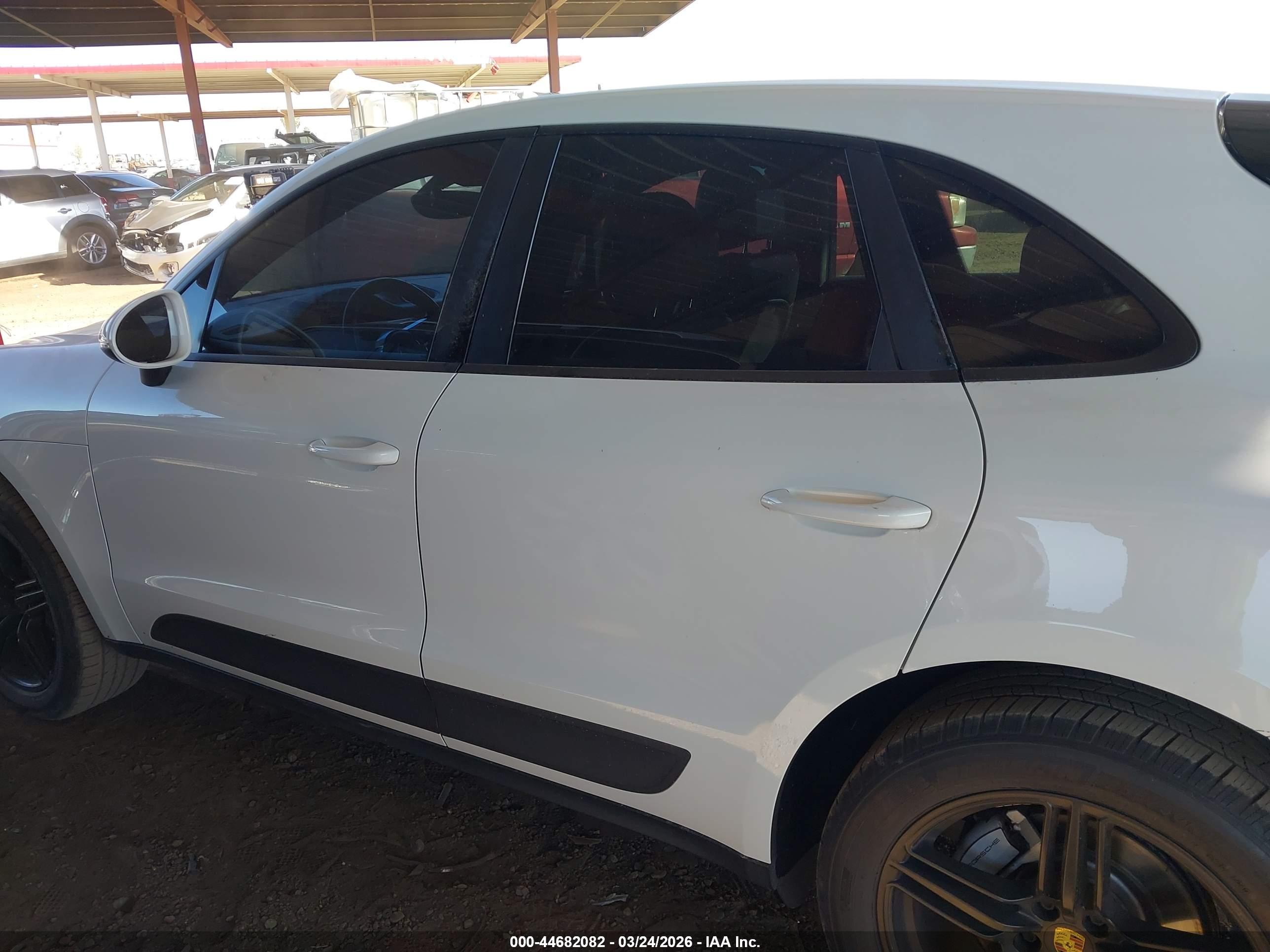 2015 PORSCHE MACAN S