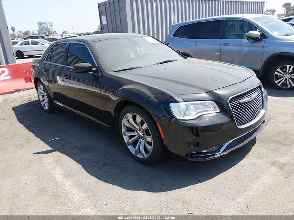 2020 CHRYSLER 300 TOURING L — I1