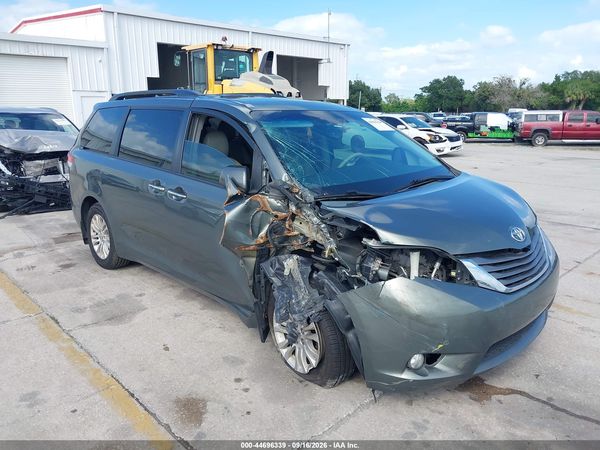 2014 TOYOTA SIENNA XLE V6 8 PASSENGER — I1
