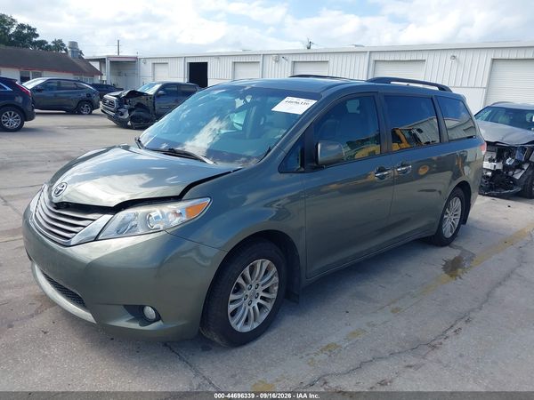 2014 TOYOTA SIENNA — I2