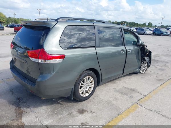 2014 TOYOTA SIENNA XLE V6 8 PASSENGER — I4