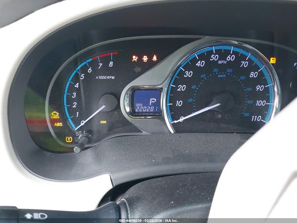 2014 TOYOTA SIENNA XLE V6 8 PASSENGER — I7