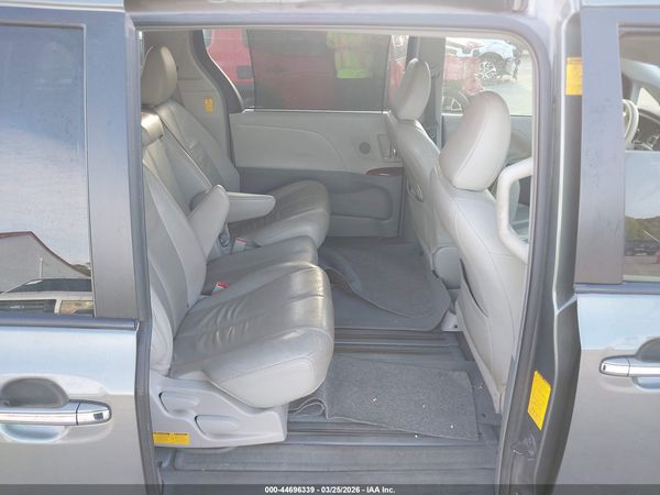 2014 TOYOTA SIENNA XLE V6 8 PASSENGER — I8