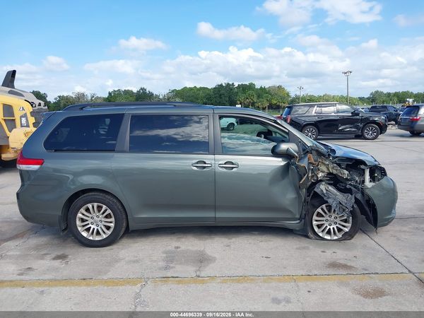 2014 TOYOTA SIENNA XLE V6 8 PASSENGER — I116