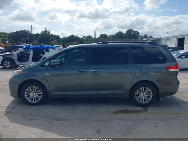 2014 TOYOTA SIENNA XLE V6 8 PASSENGER — I117