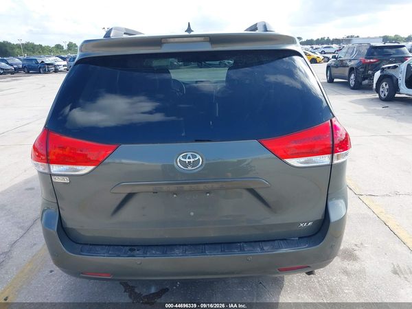 2014 TOYOTA SIENNA XLE V6 8 PASSENGER — I119