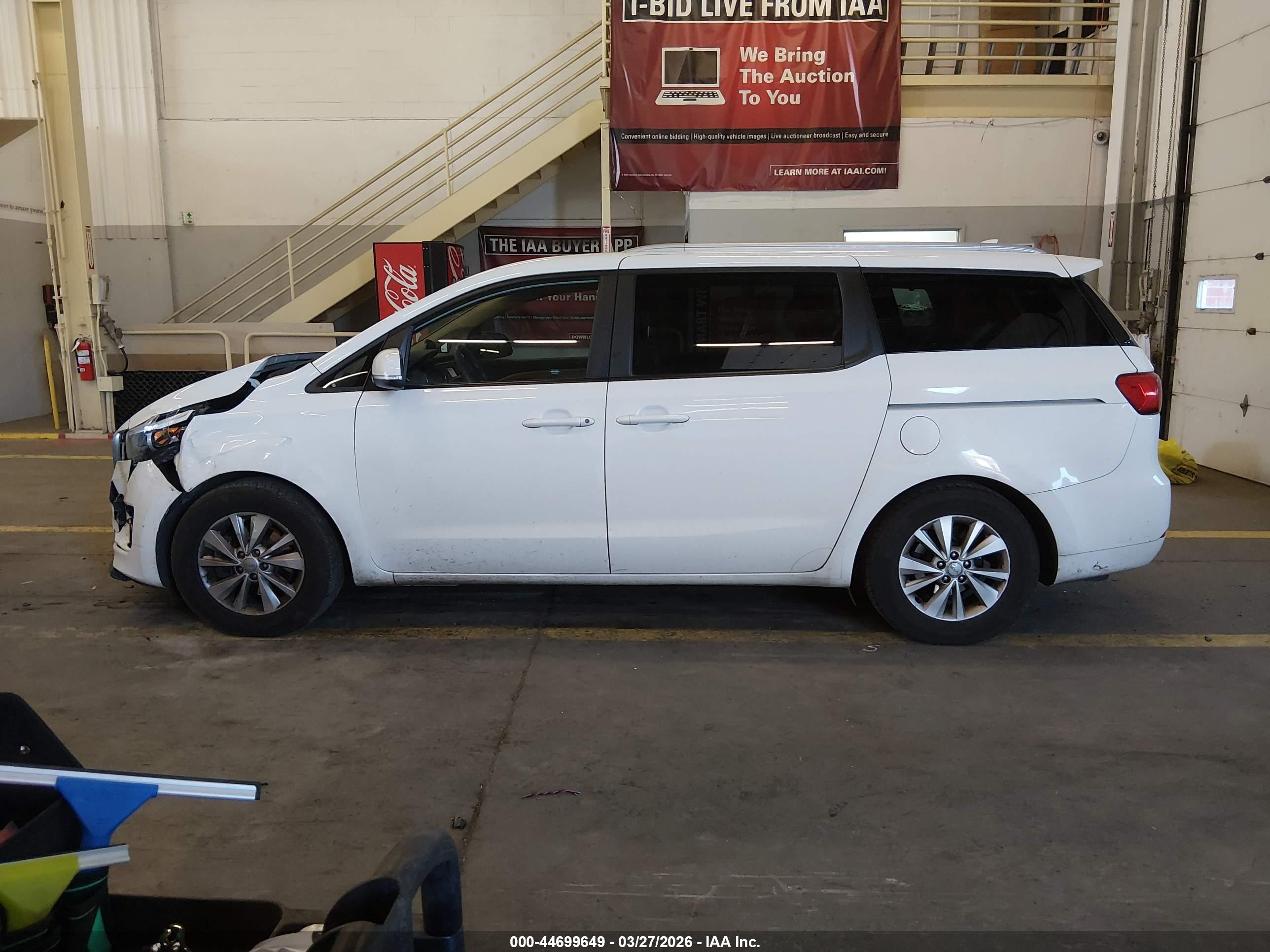 2016 KIA SEDONA LX
