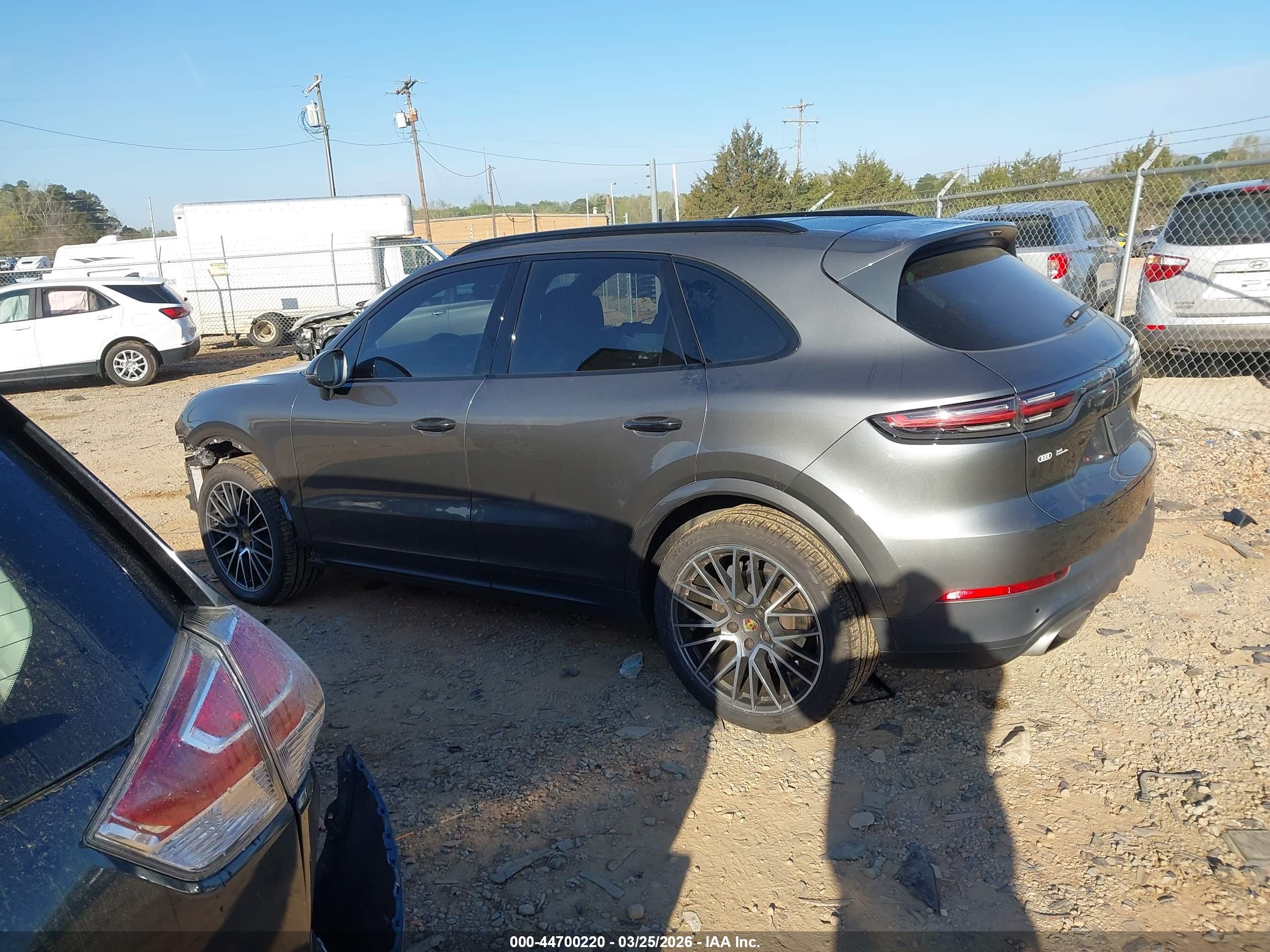 2019 PORSCHE CAYENNE