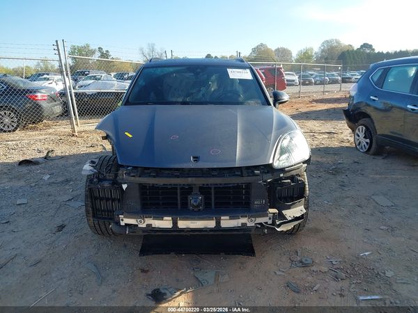 2019 PORSCHE CAYENNE