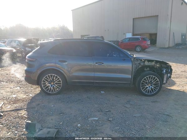 2019 PORSCHE CAYENNE