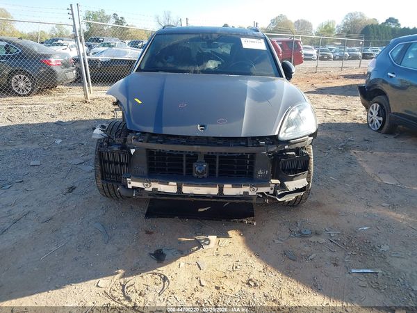 2019 PORSCHE CAYENNE