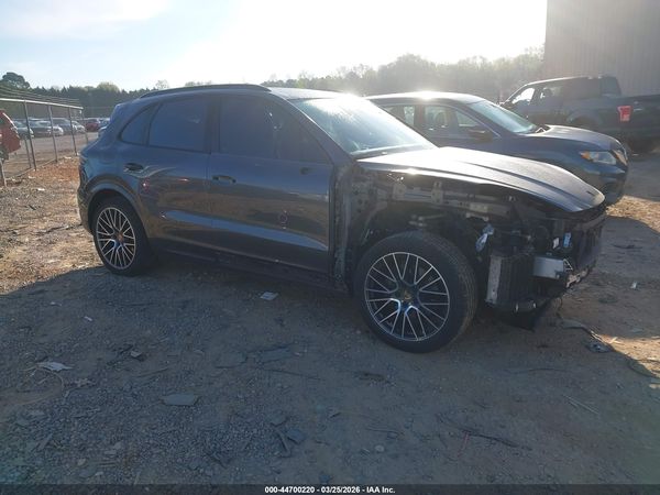 2019 PORSCHE CAYENNE