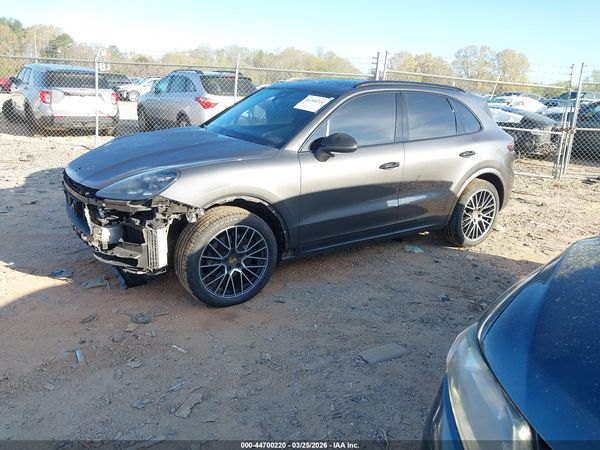 2019 PORSCHE CAYENNE