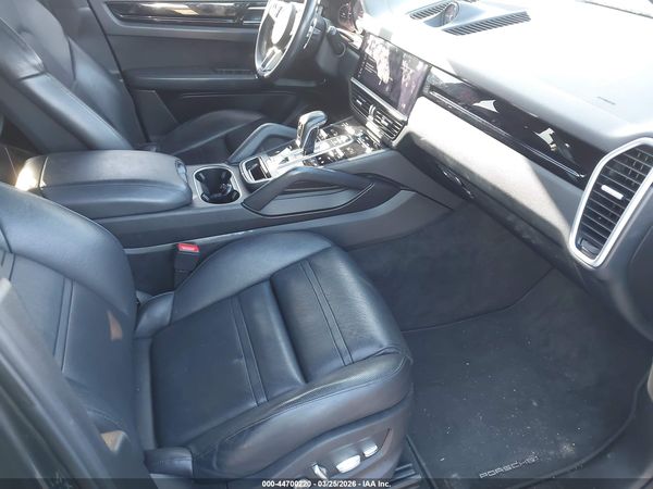 2019 PORSCHE CAYENNE