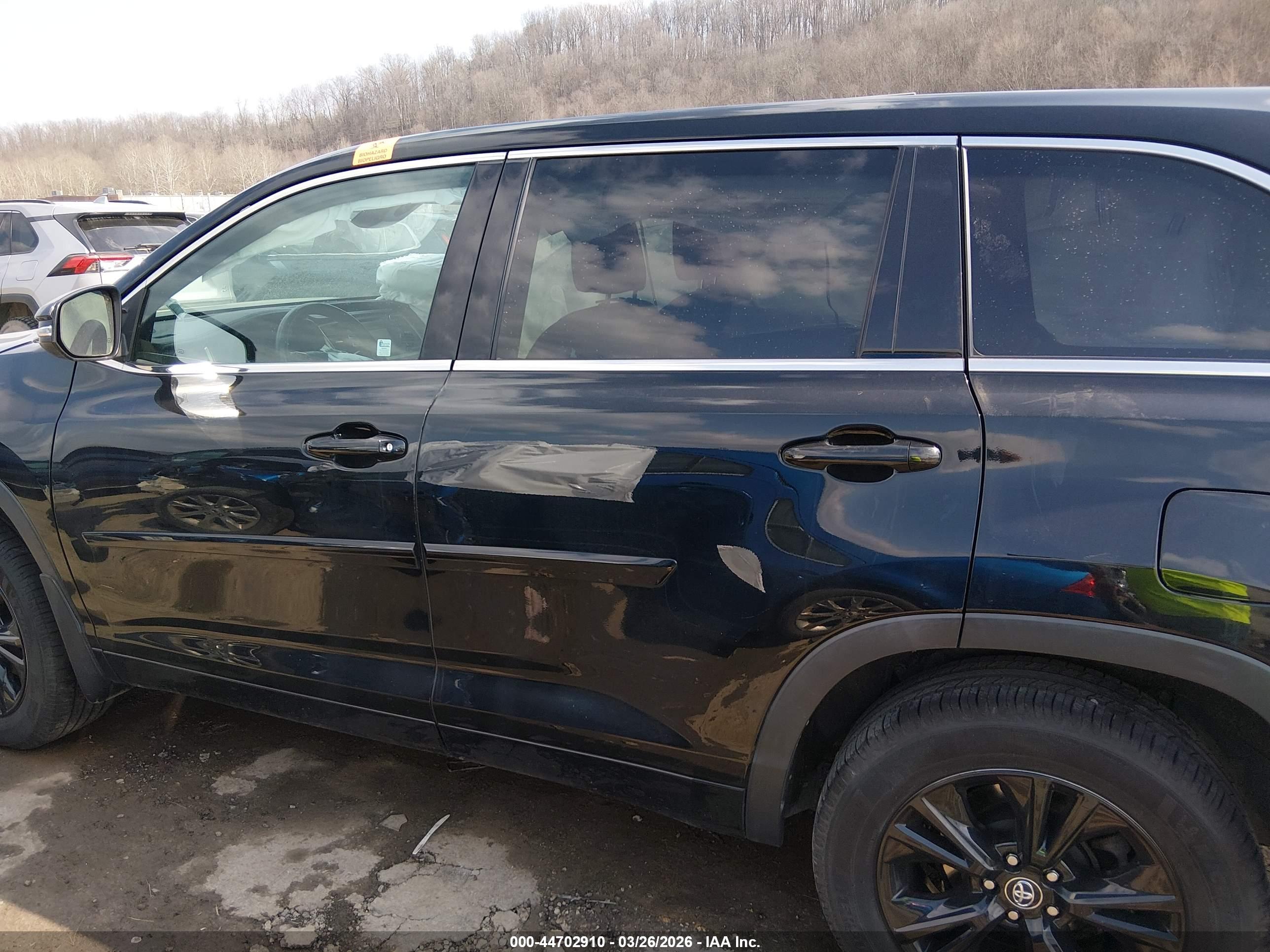 2017 TOYOTA HIGHLANDER LE