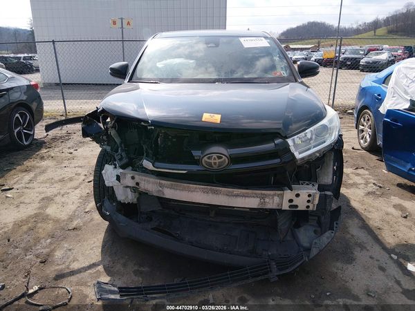2017 TOYOTA HIGHLANDER LE
