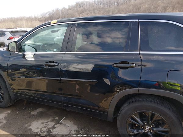 2017 TOYOTA HIGHLANDER LE