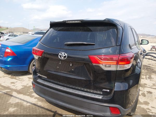 2017 TOYOTA HIGHLANDER LE