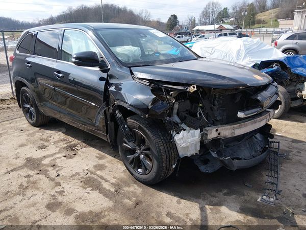 2017 TOYOTA HIGHLANDER LE