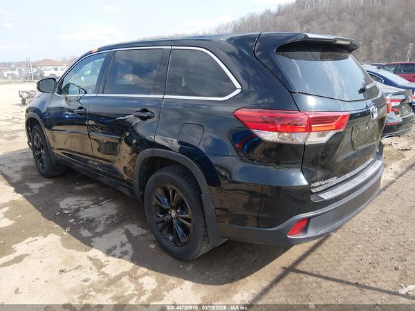 2017 TOYOTA HIGHLANDER LE