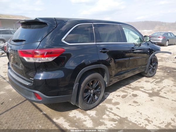 2017 TOYOTA HIGHLANDER LE