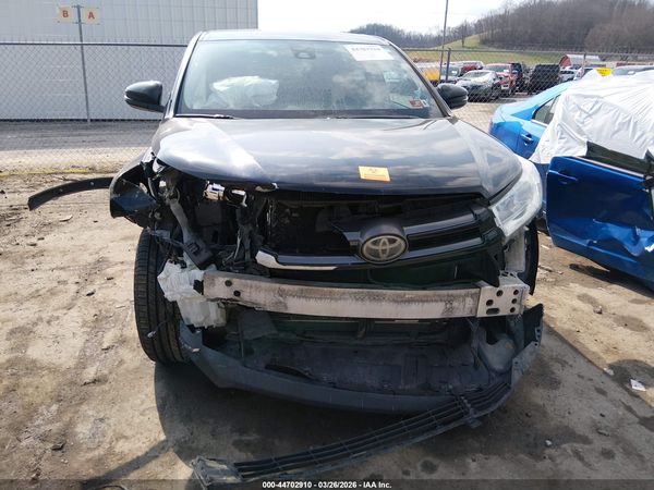 2017 TOYOTA HIGHLANDER LE
