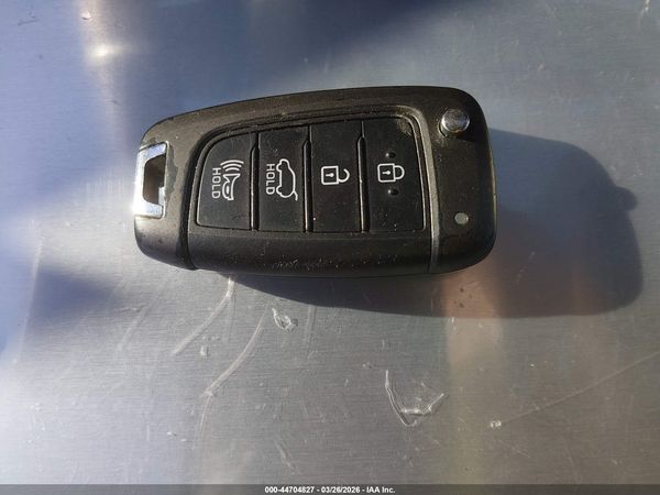 2019 HYUNDAI SANTA FE SE