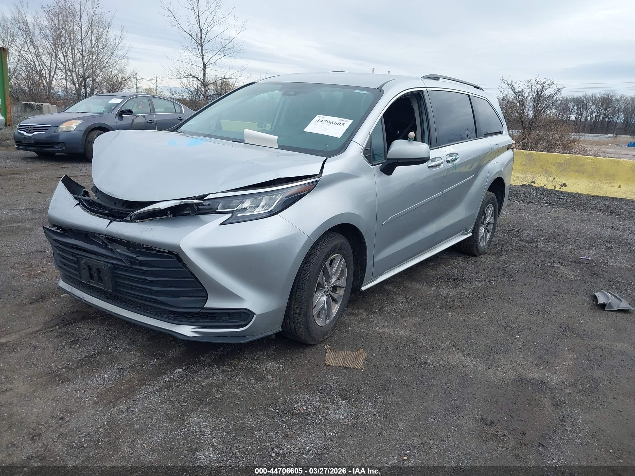 2022 TOYOTA SIENNA LE — I2
