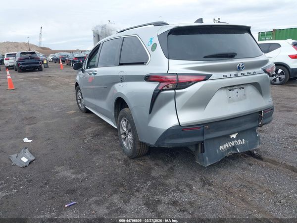 2022 TOYOTA SIENNA LE — I3