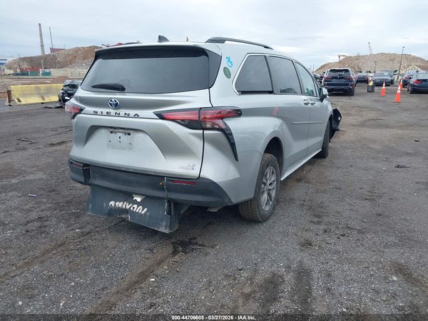 2022 TOYOTA SIENNA LE — I4
