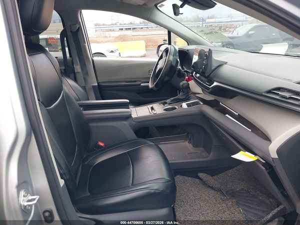 2022 TOYOTA SIENNA LE — I5